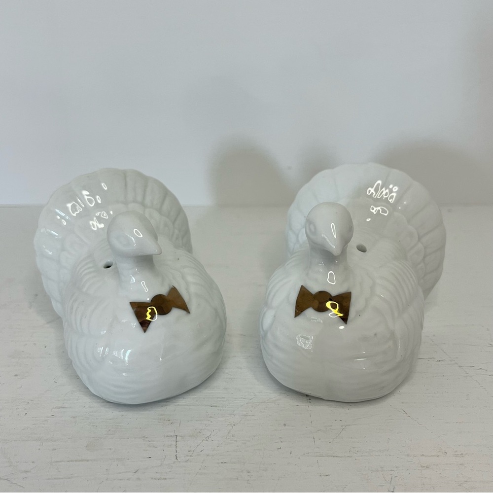 White Ceramic Turkey Salt and Pepper Shakers - Picture 3 of 7